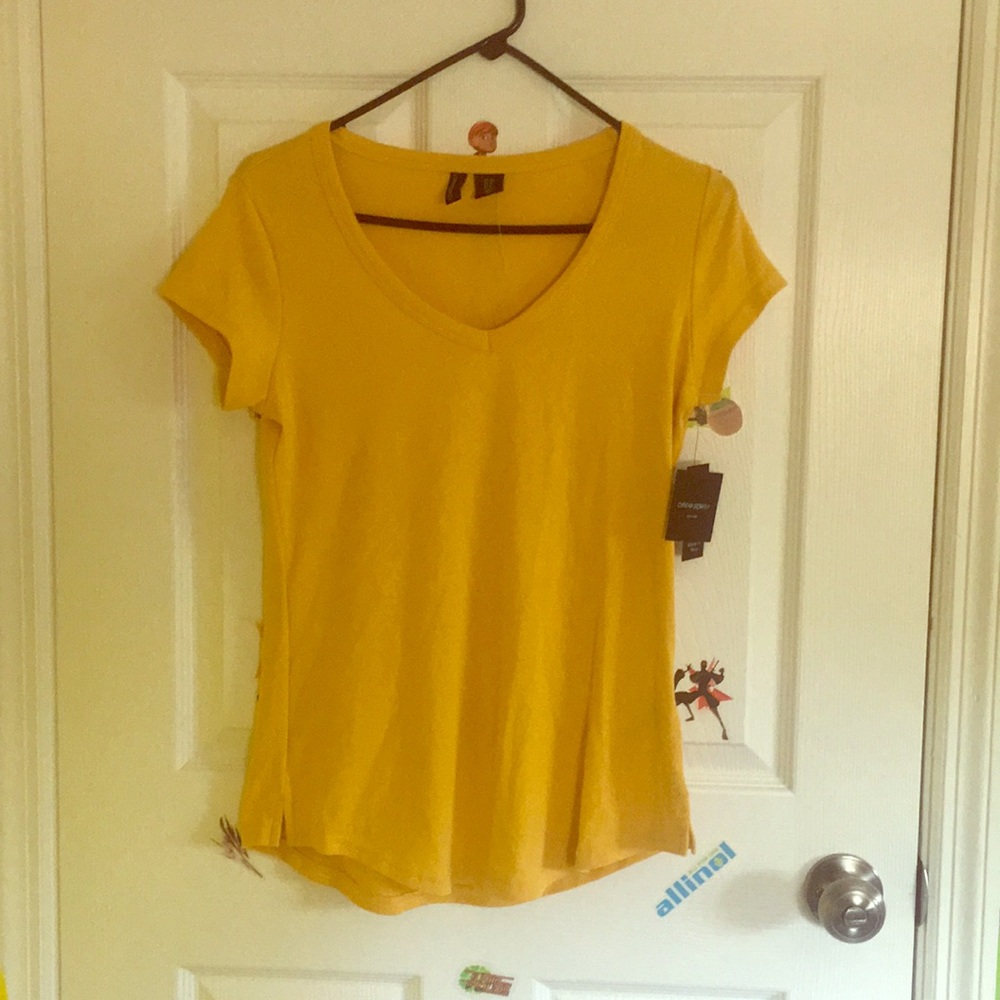 NWT CYNTHIA ROWLEY NY YELLOW V-NECK SIZE MEDIUM